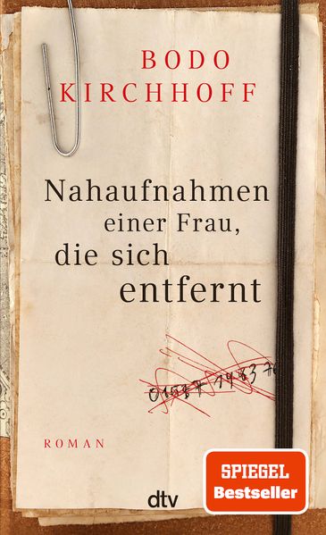 Cover von Nahaufnahmen einer Frau, die sich entfernt