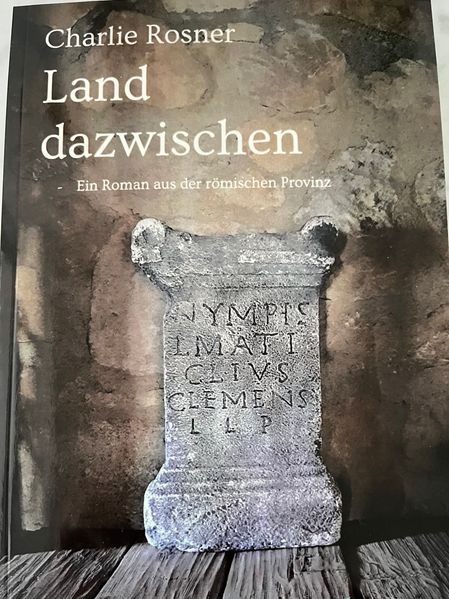 Cover von Land dazwischen