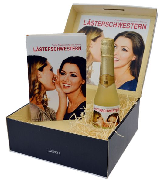 Cover von Geschenkbox mit Buch: LADIES NIGHT – LÄSTERSCHWESTERN