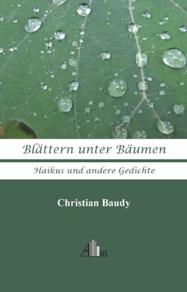 Cover von Blättern unter Bäumen