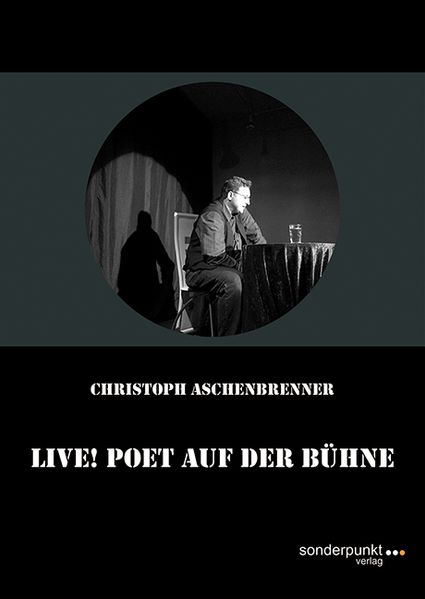 Cover von Live! Poet auf der Bühne