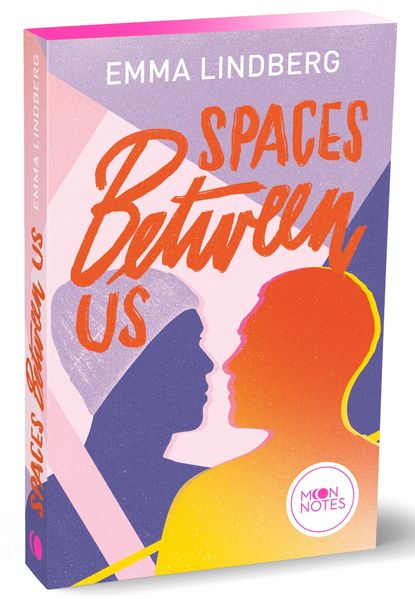 Cover von Spaces between us